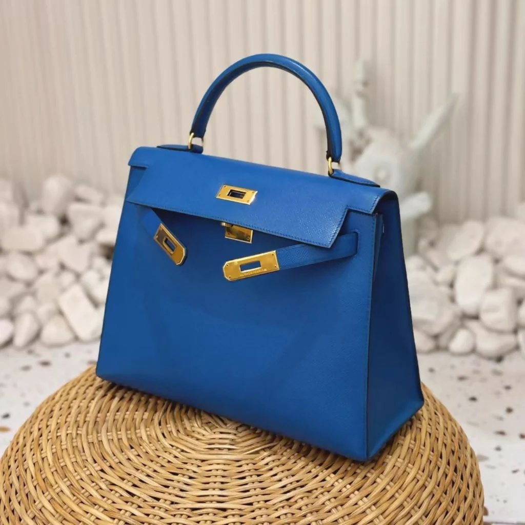 Hermès Kelly 28 Blue Epsom Leather with Gold Hardware - Image 3