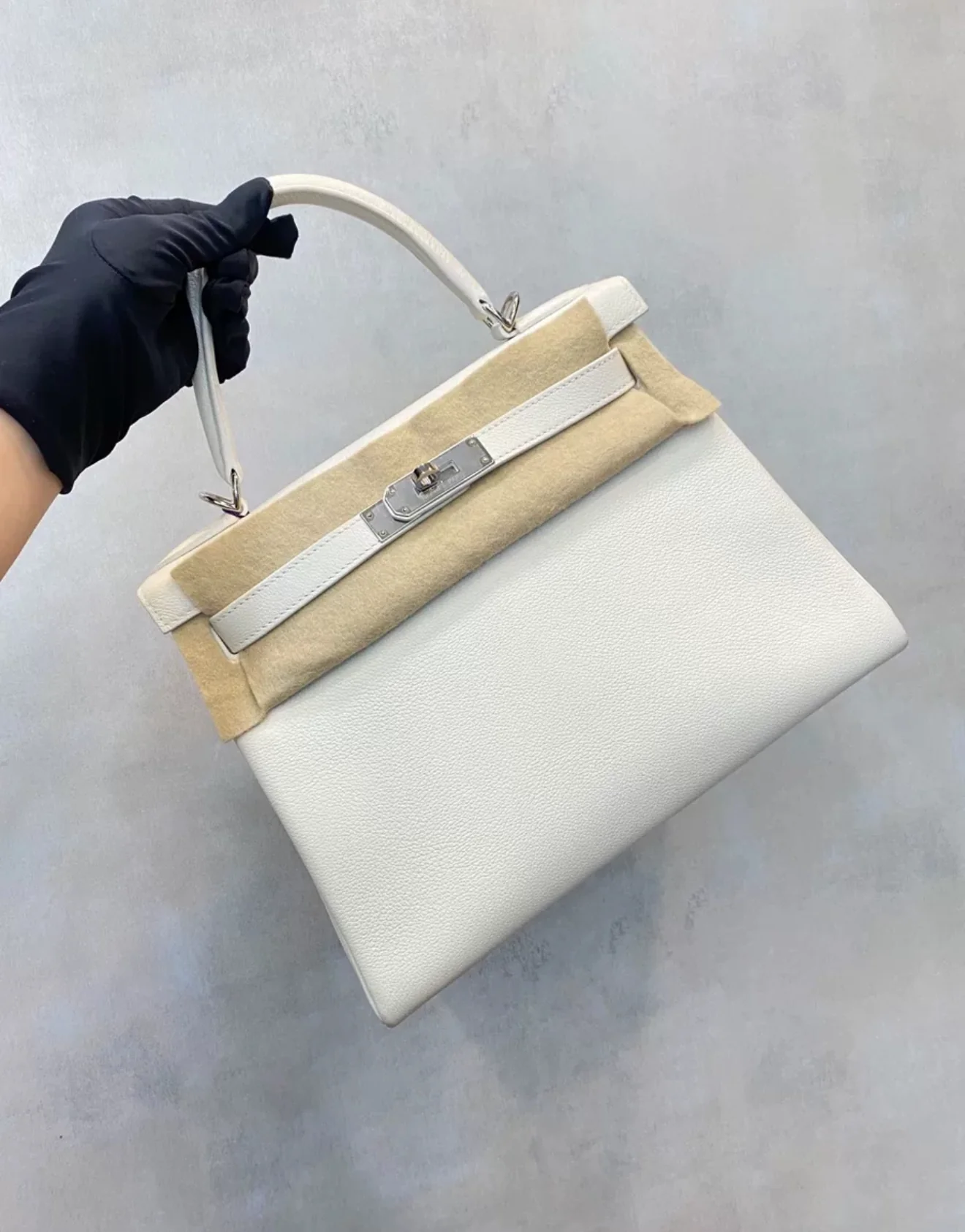 Hermès Kelly 28 White Togo Leather Palladium hardware - Image 3