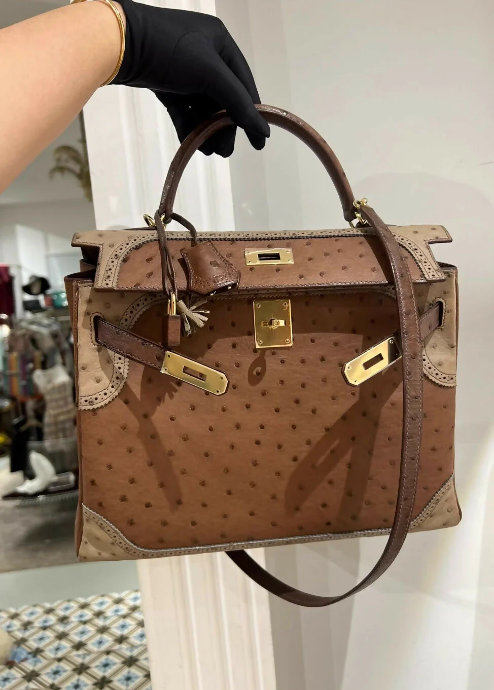 HERMES 32 ÉTRUSQUE, MOUSSE & MARRON FONCÉ OSTRICH GHILLIES RETOURNÉ WITH PERMABASS HARDWARE
