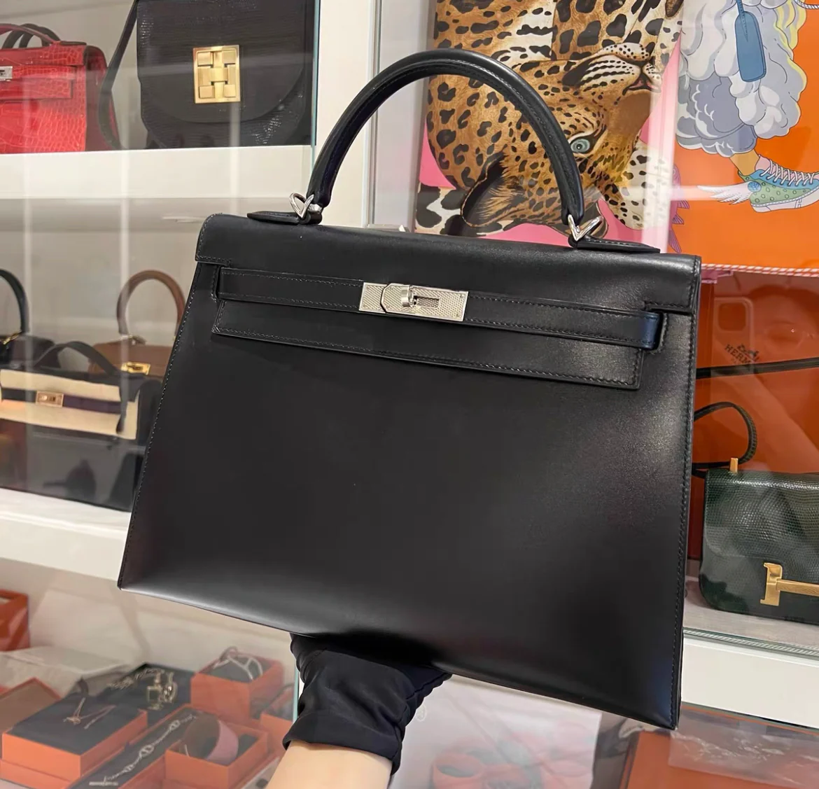 Hermes kelly 32 Black Box Calf Leather Guilloche Hardware - Image 3