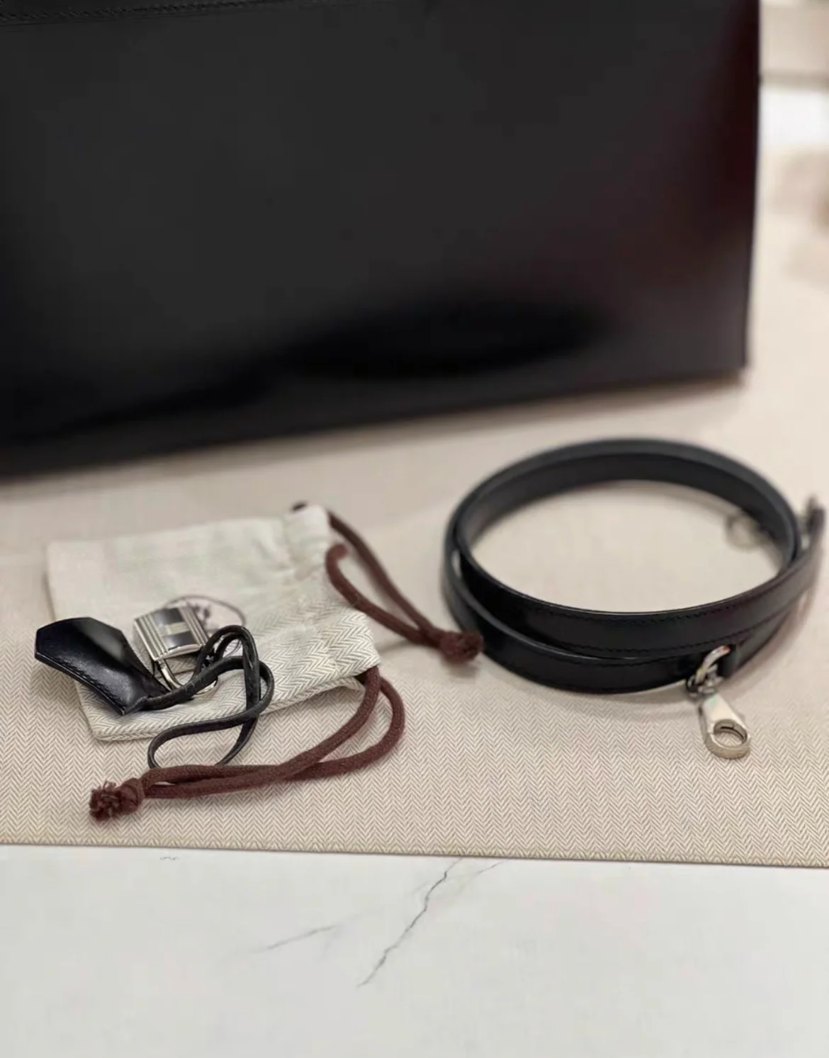 Hermes kelly 32 Black Box Calf Leather Guilloche Hardware - Image 4