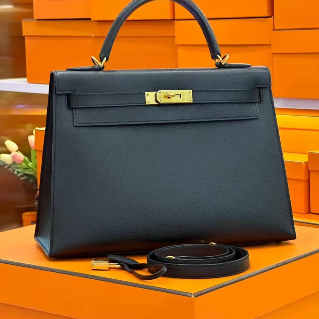 Hermès Kelly 32 Black Epsom Leather with Gold Hardware