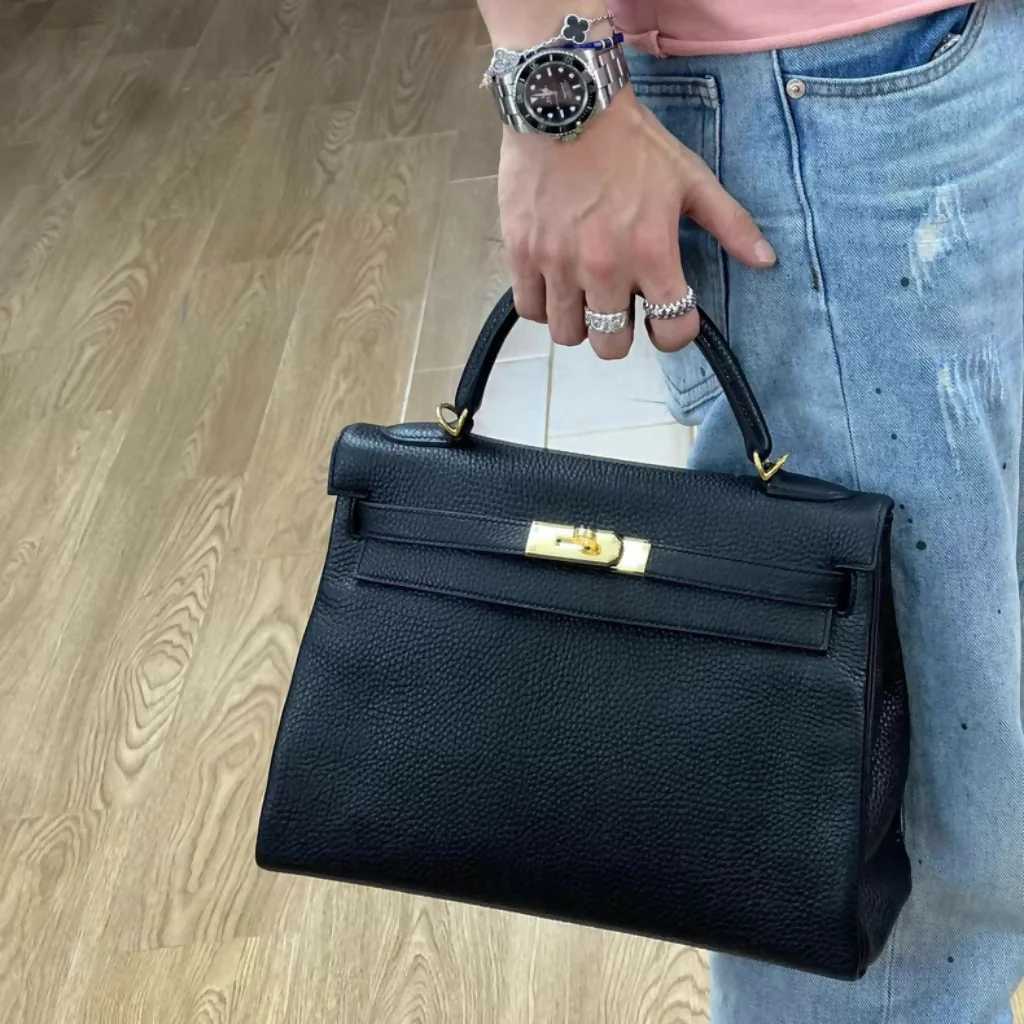 Hermès Kelly 32 Black Togo Leather with Gold Hardware - Image 3