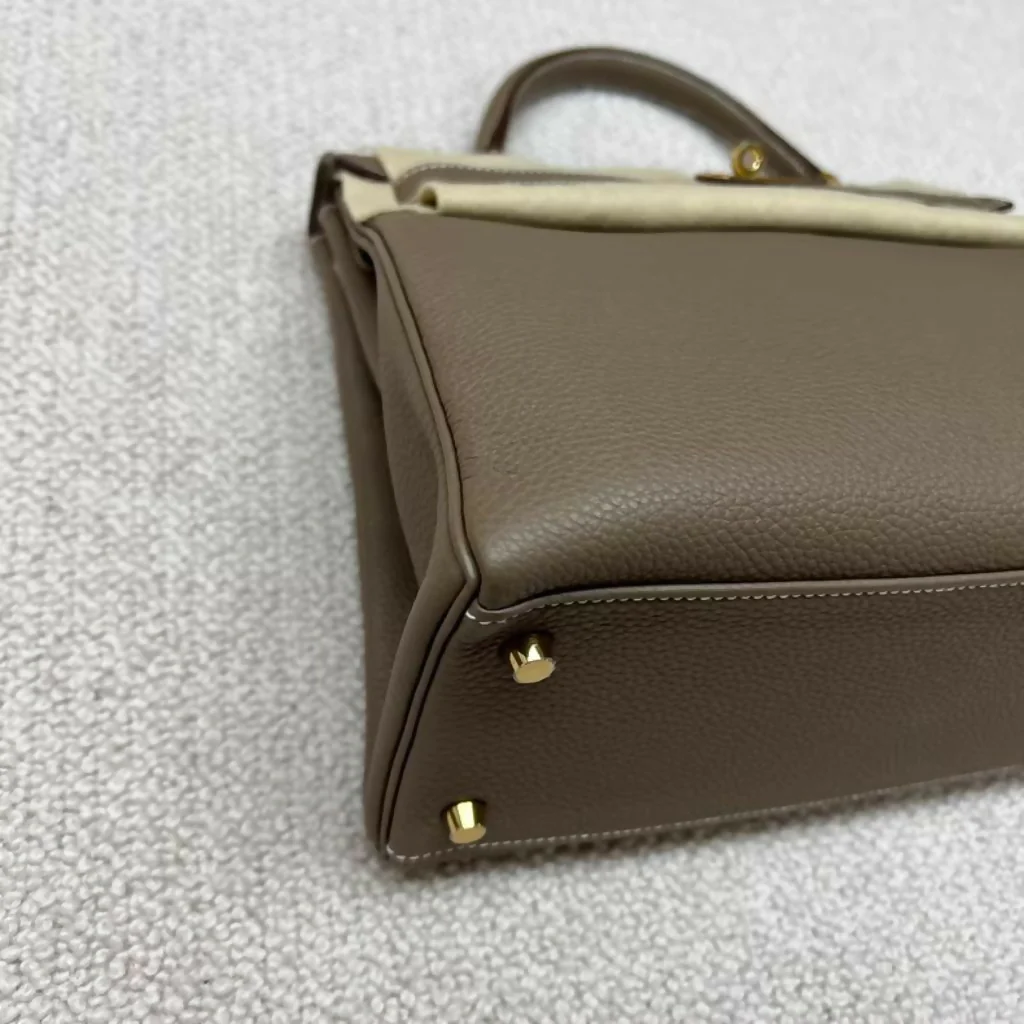 Hermès Kelly 32 Etoupe Togo Leather Gold Hardware - Image 3