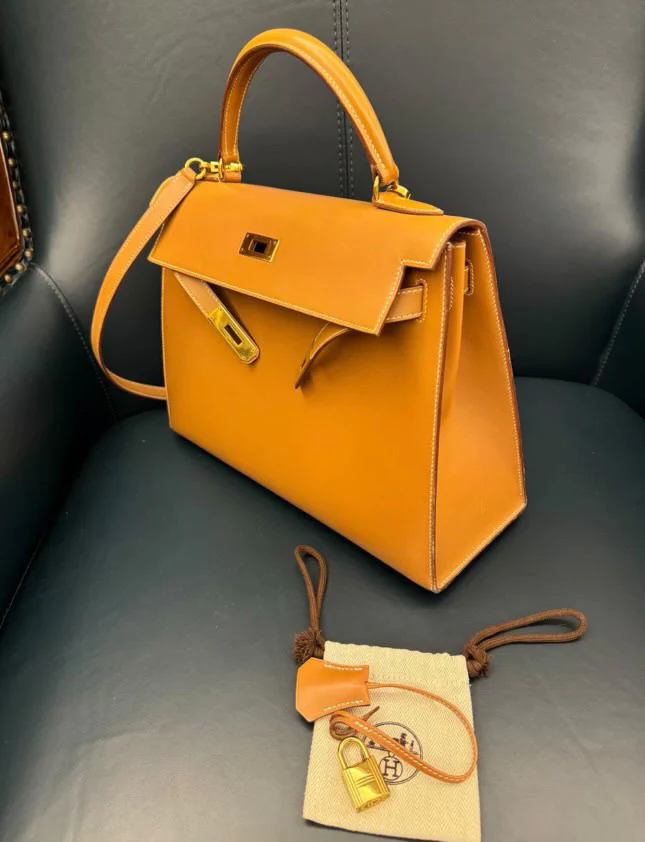Hermès Kelly 32 Gold Box Calf Gold Hardware - Image 4