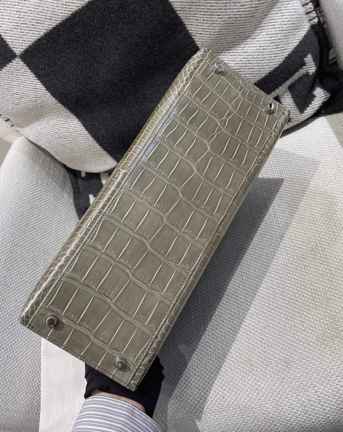 Hermes Kelly 32 Gris Shiny Crocodile leather white gold & diamond hardware - Image 5