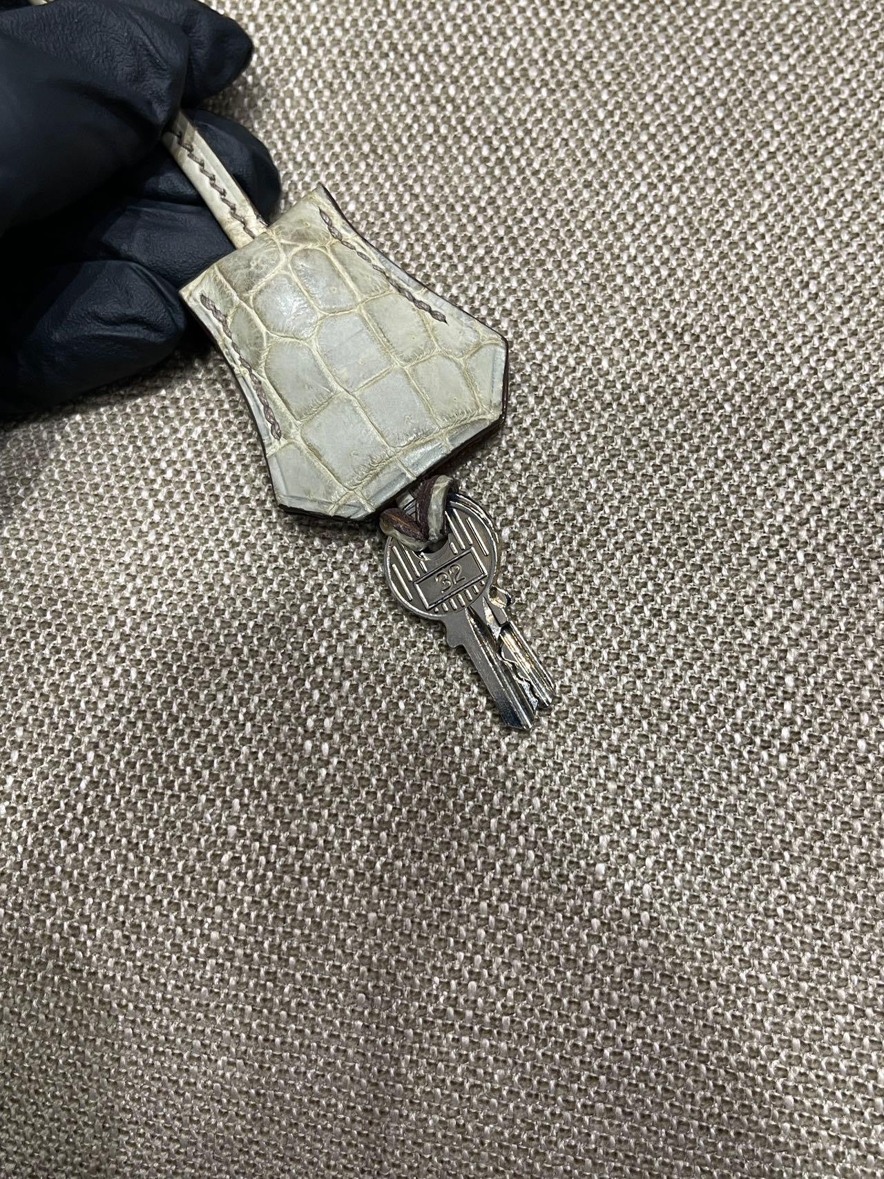 Hermès Kelly 32 Himalaya Gris Cendre Crocodile leather Palladium Hardware - Image 21