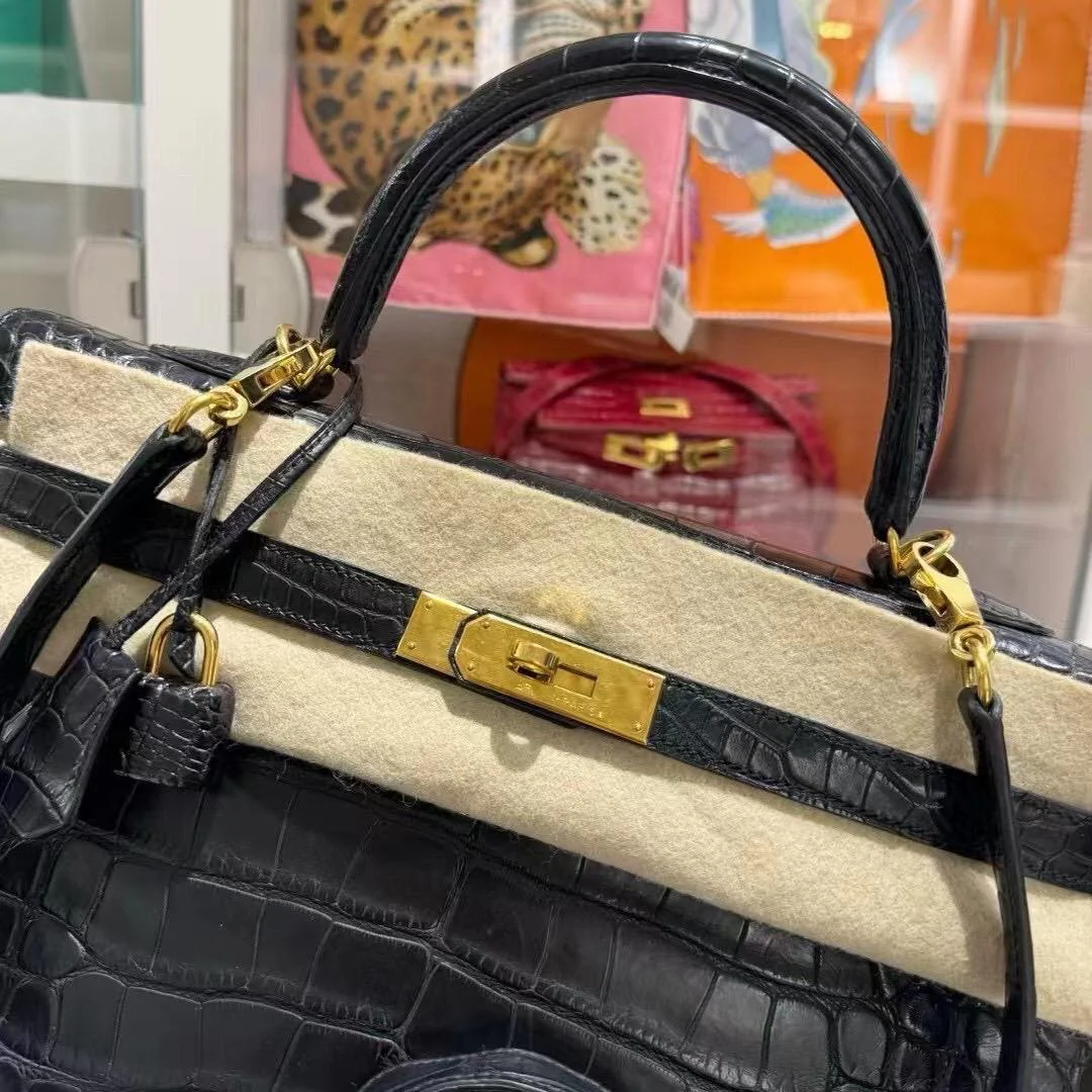 HERMÈS KELLY 35 BLACK MATTE ALLIGATOR GOLD HARDWARE - Image 5