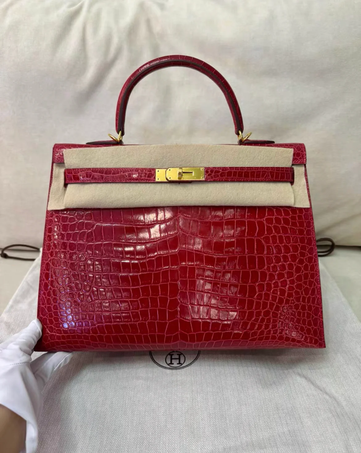 Hermes Kelly 35 Braise Red Porosus Crocodile Sellier With Gold Hardware Handbag - Image 2