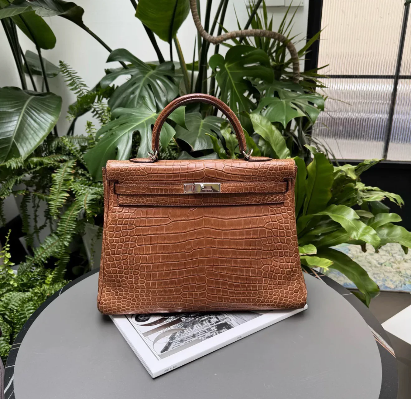 Hermès Kelly 35 Gold Matte Alligator Palladium Hardware - Image 2