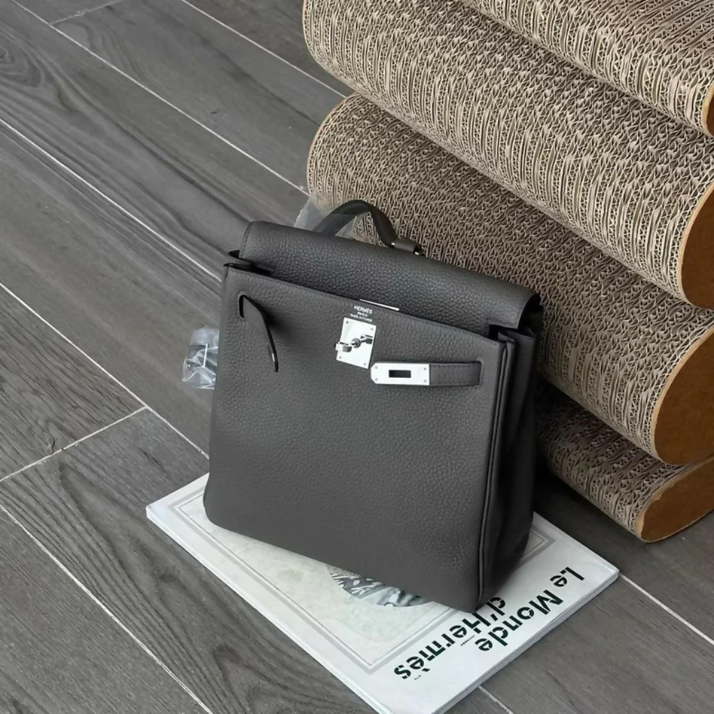 Hermès Kelly Ado in Gray with Palladium Hardware - Image 2