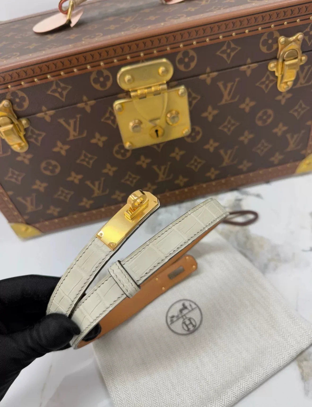 Hermès Kelly Belt 8L Beton Crocodile leather Gold Hardware - Image 4