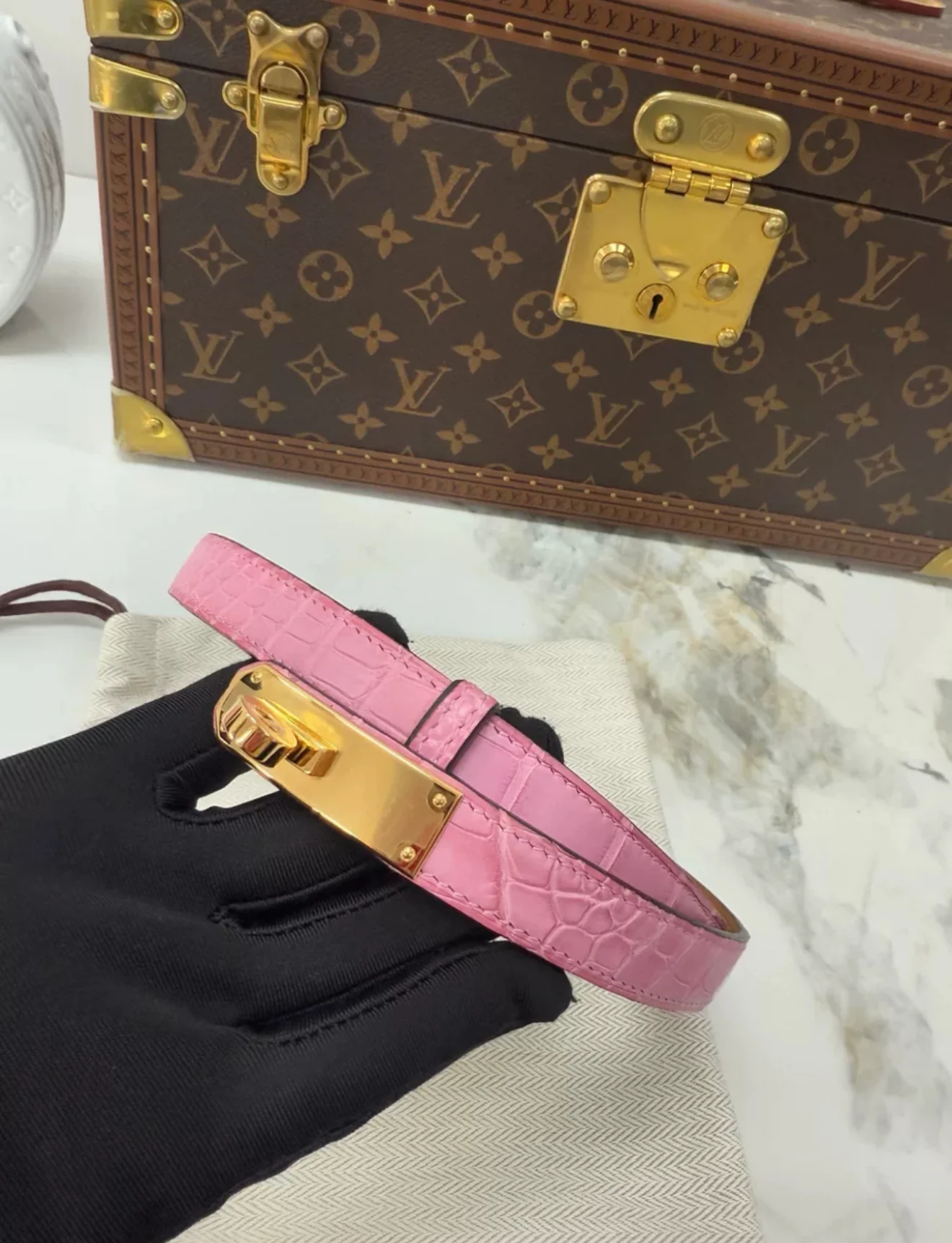 Hermès Kelly Belt Pink Crocodile leather Gold Hardware - Image 2