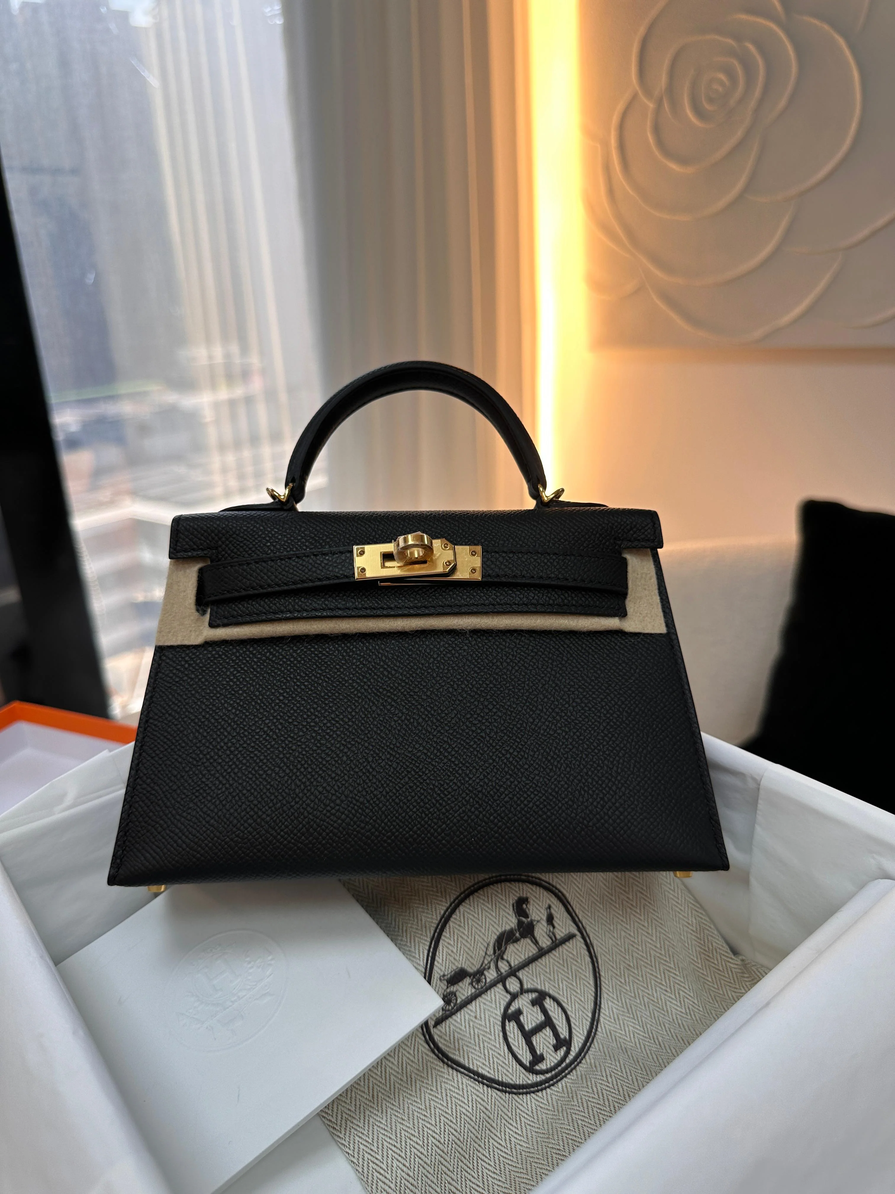 Hermès Kelly Black Epsom Mini Gold Hardware - Image 6