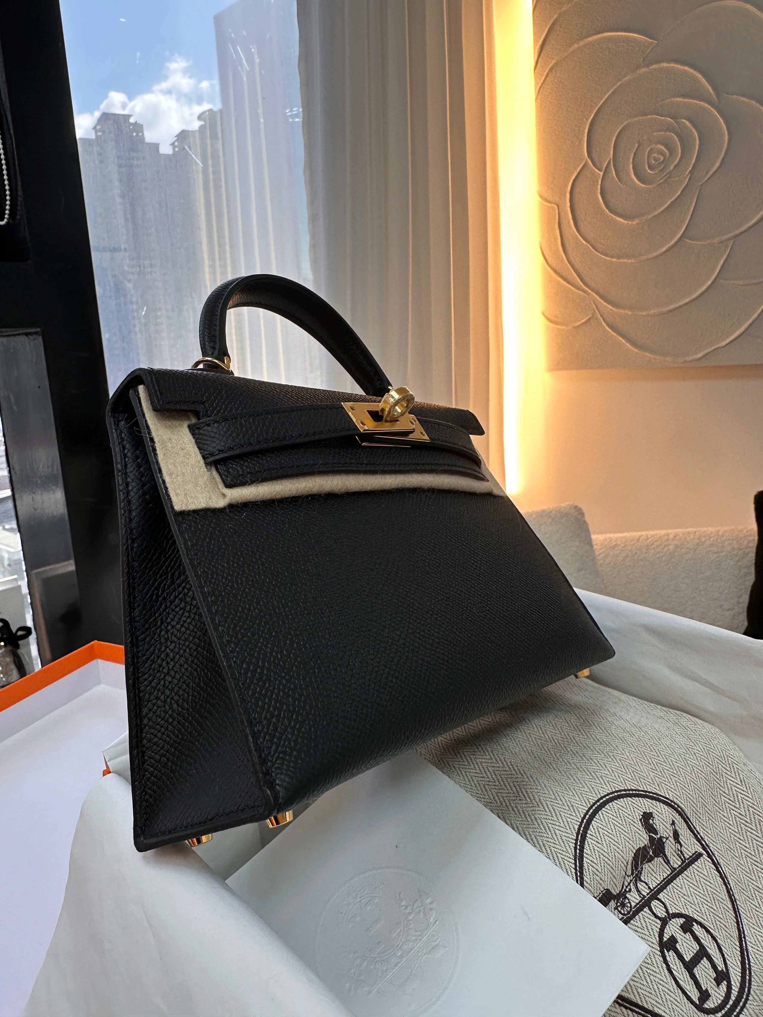 Hermès Kelly Black Epsom Mini Gold Hardware - Image 9