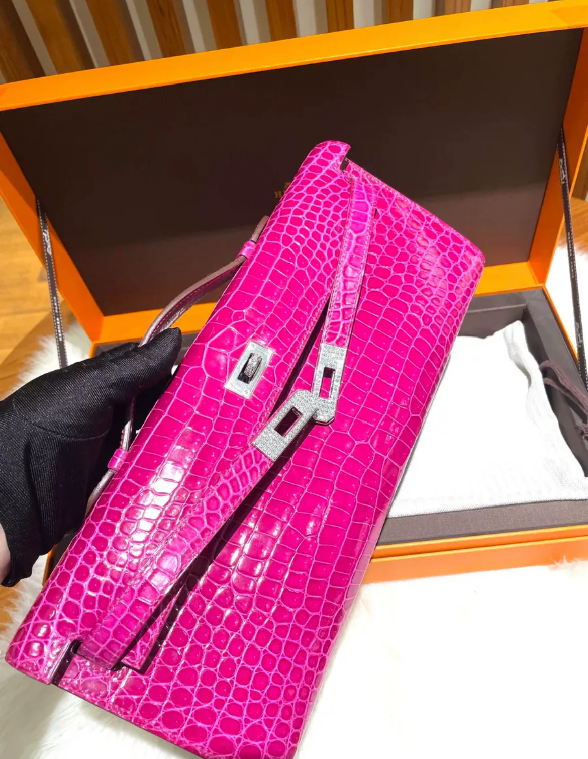 Hermès Kelly Cut Clutch Niloticus Crocodile Rose Scheherazade Diamond Hardware - Image 5