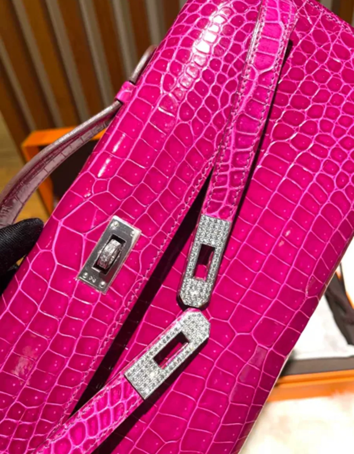 Hermès Kelly Cut Clutch Niloticus Crocodile Rose Scheherazade Diamond Hardware - Image 6