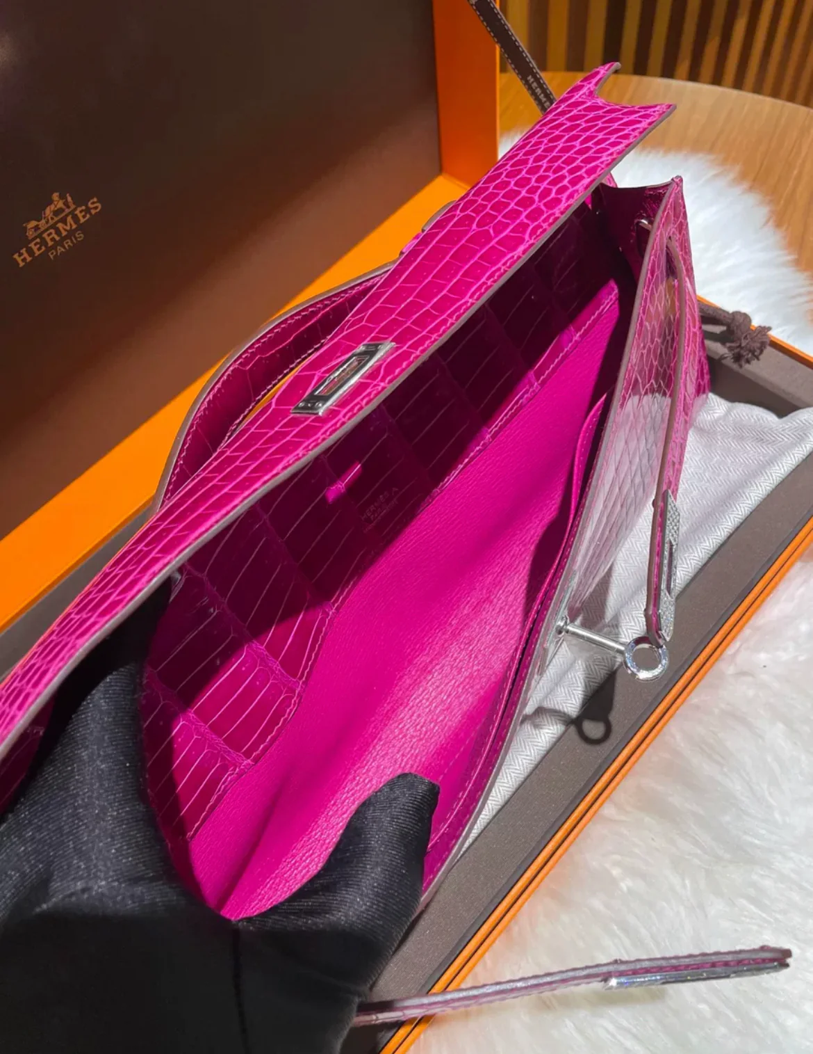 Hermès Kelly Cut Clutch Niloticus Crocodile Rose Scheherazade Diamond Hardware - Image 7