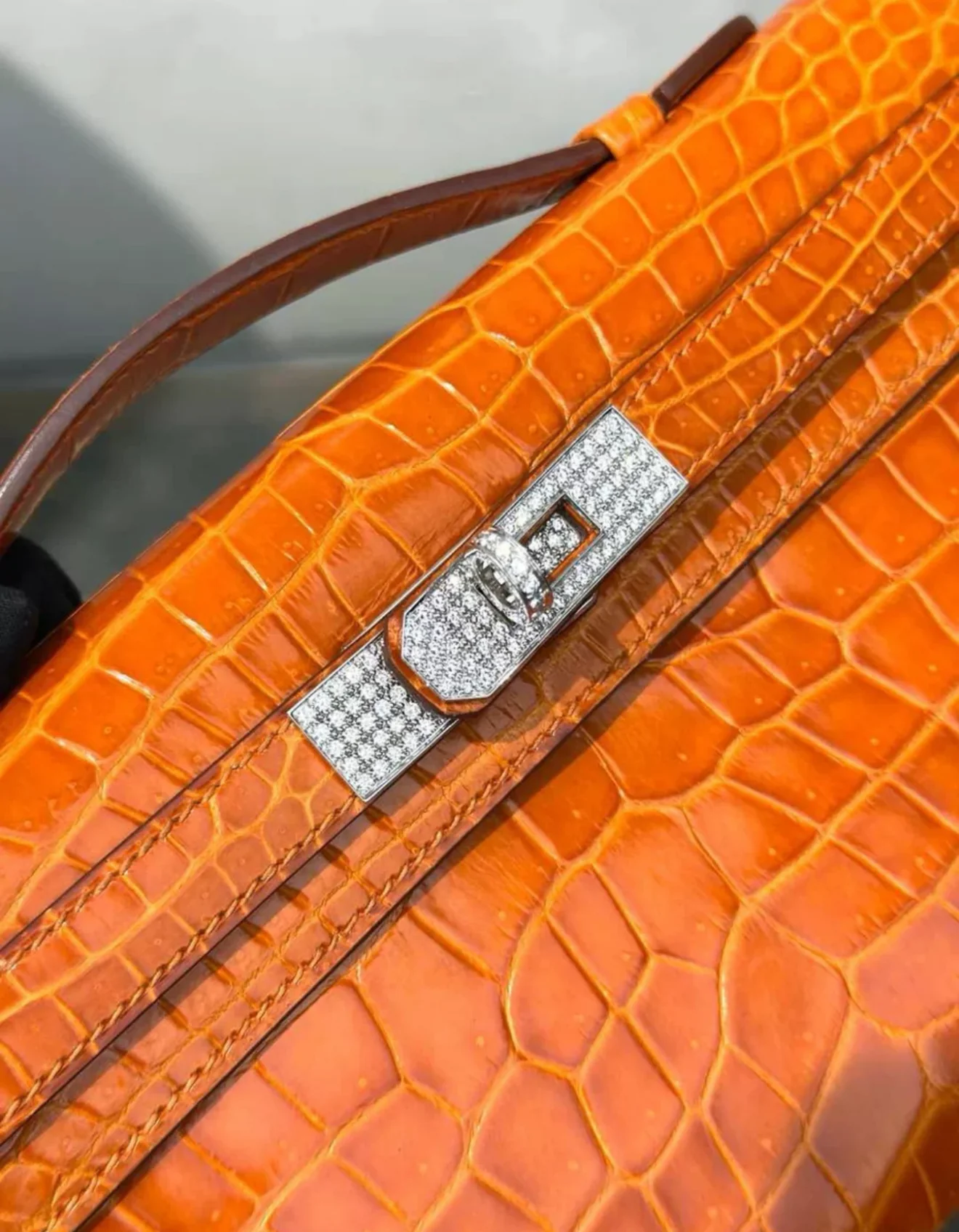 Hermes Kelly Cut Orange Crocodile Leather White Gold Diamond Hardware - Image 2