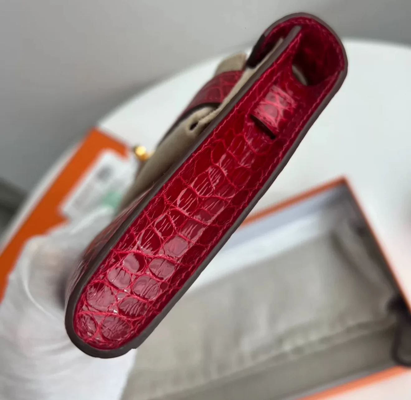 Hermes Kelly Cut Red Crocodile Leather Gold Hardware - Image 4