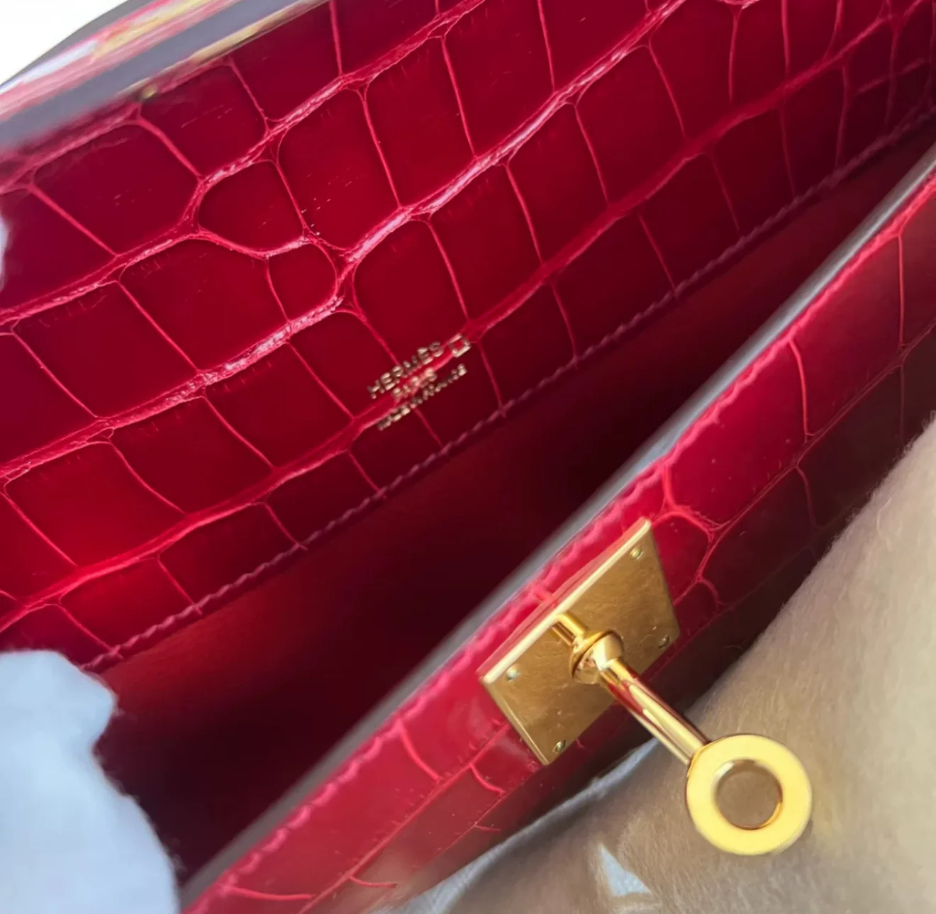 Hermes Kelly Cut Red Crocodile Leather Gold Hardware - Image 6