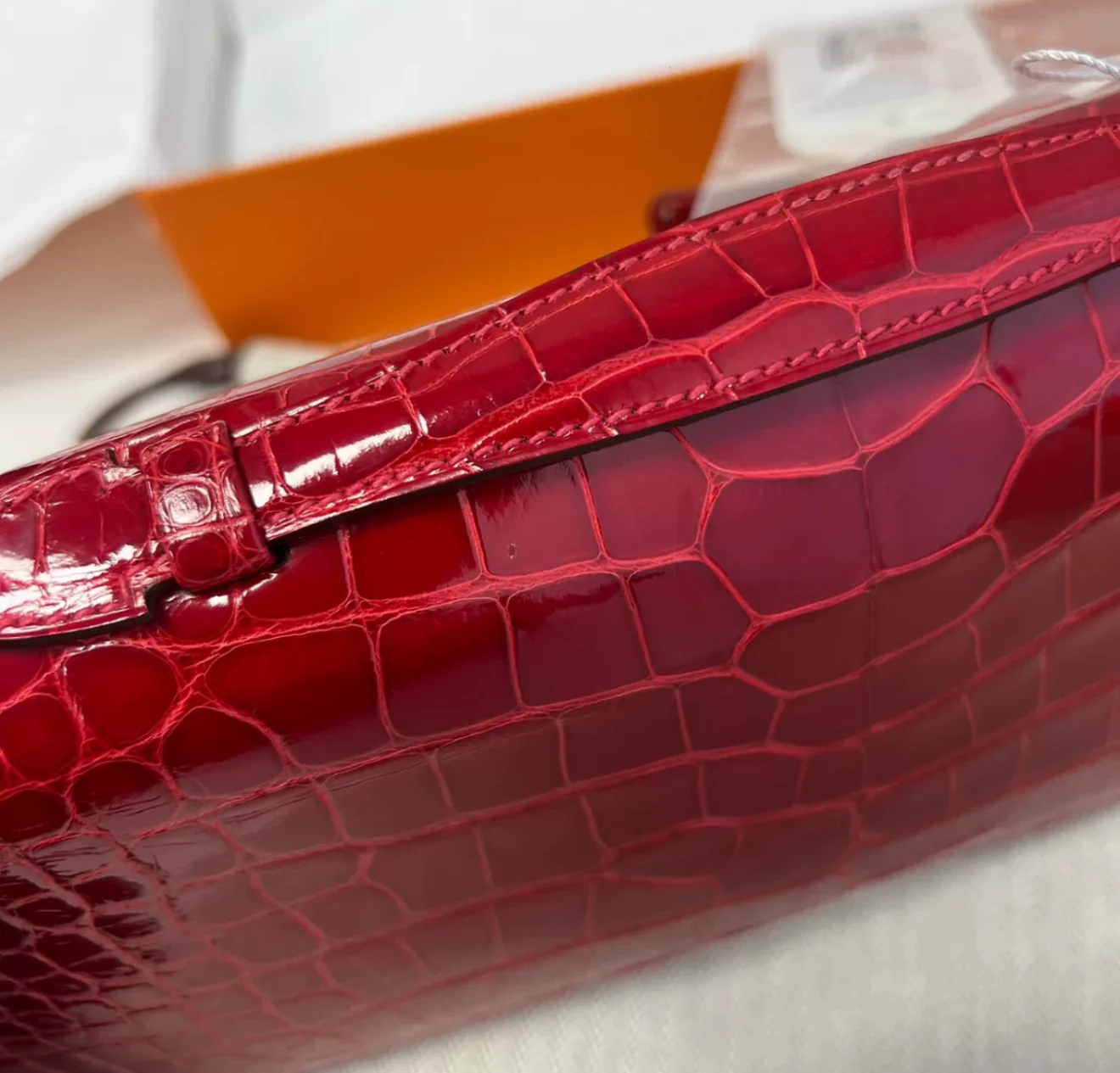 Hermes Kelly Cut Red Crocodile Leather Gold Hardware - Image 7
