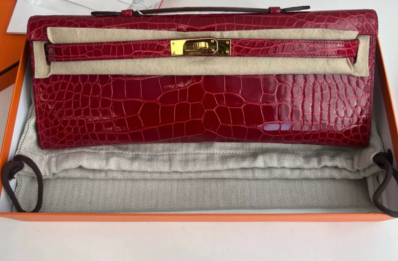 Hermes Kelly Cut Red Crocodile Leather Gold Hardware - Image 8