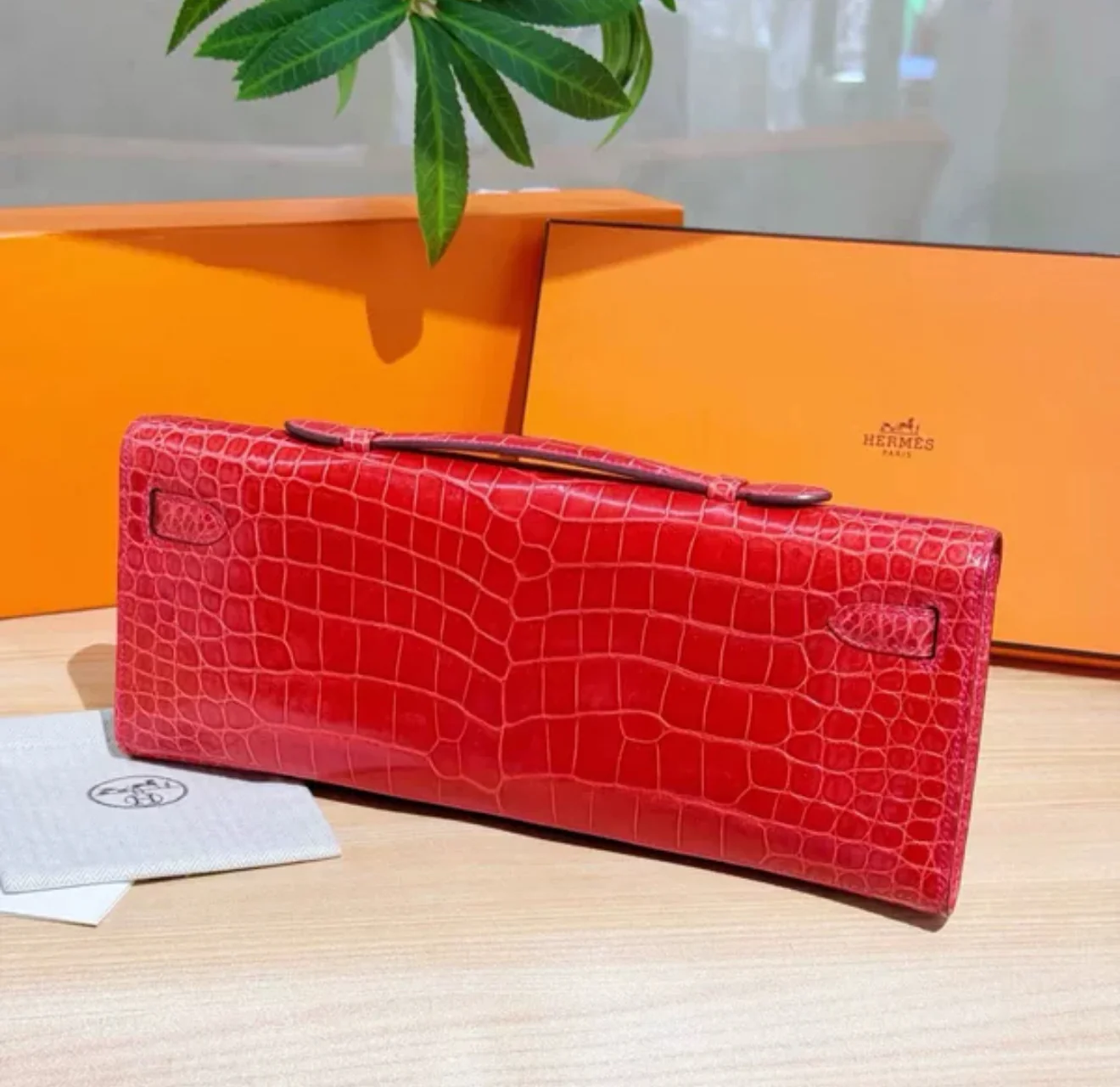 Hermes Kelly cut red shiny crocodile leather palladium hardware - Image 2