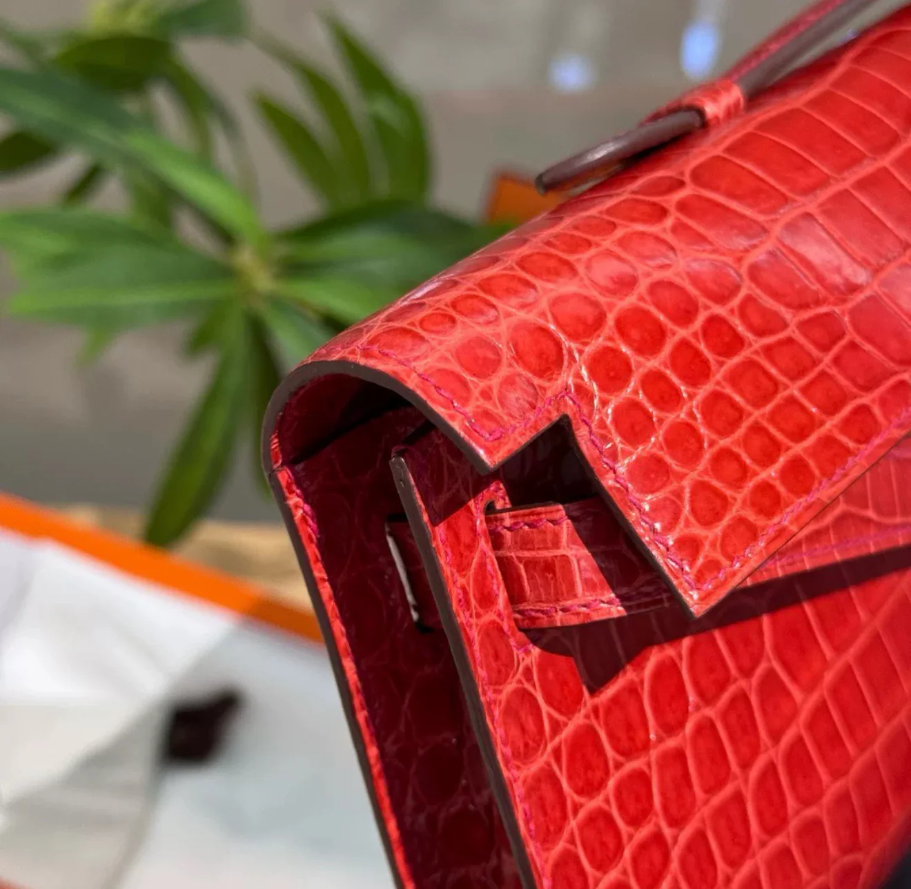 Hermes Kelly cut red shiny crocodile leather palladium hardware - Image 6