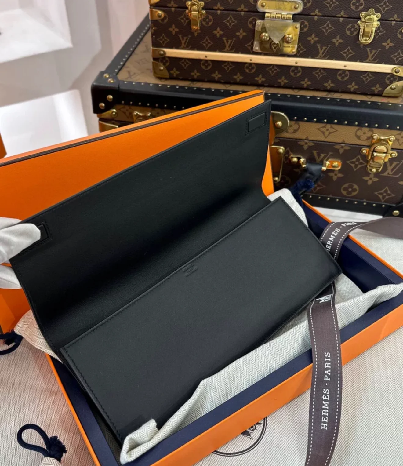 Hermès Kelly Cut Shadow Black Swift Leather - Image 3