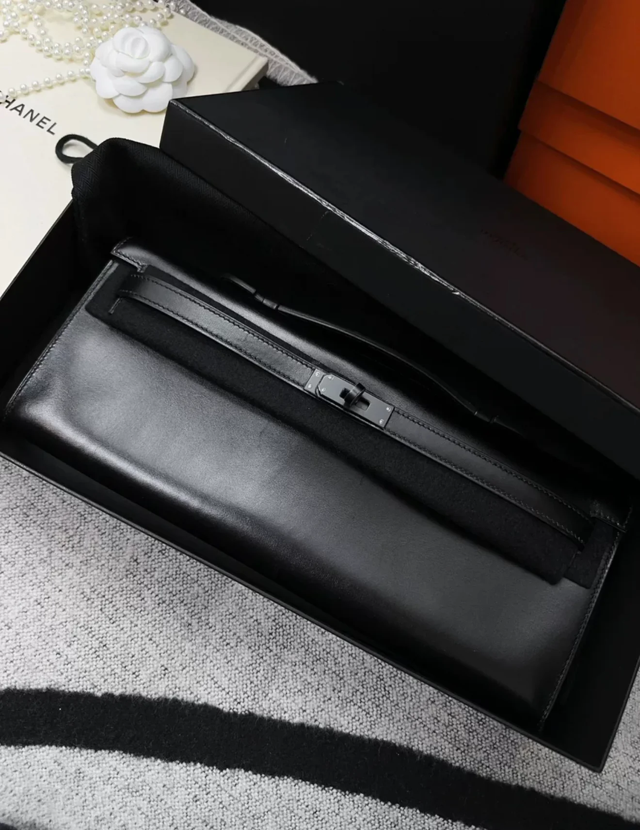 Hermes Kelly cut So Black Box Leather - Image 8