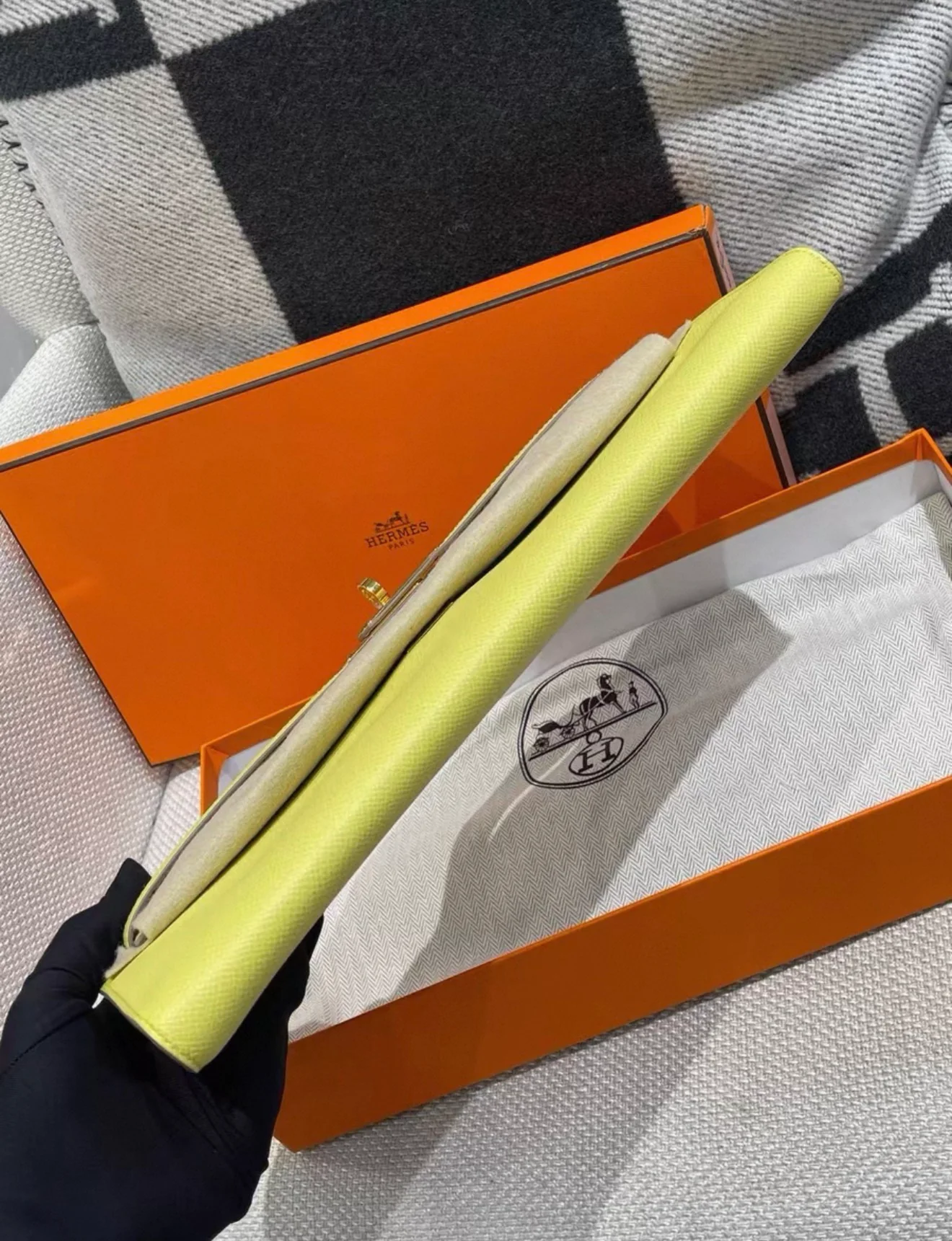Hermes Kelly cut Yellow Jaune Epsom leather gold hardware - Image 6