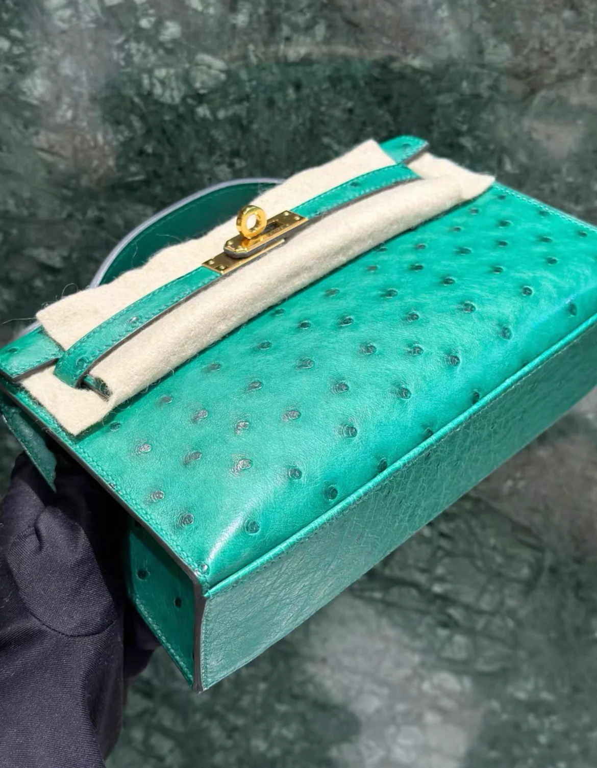 Hermès Kelly Pochette Vert Verone Ostrich Gold Hardware - Image 3