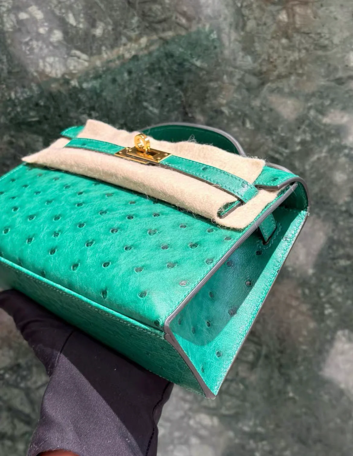 Hermès Kelly Pochette Vert Verone Ostrich Gold Hardware - Image 4
