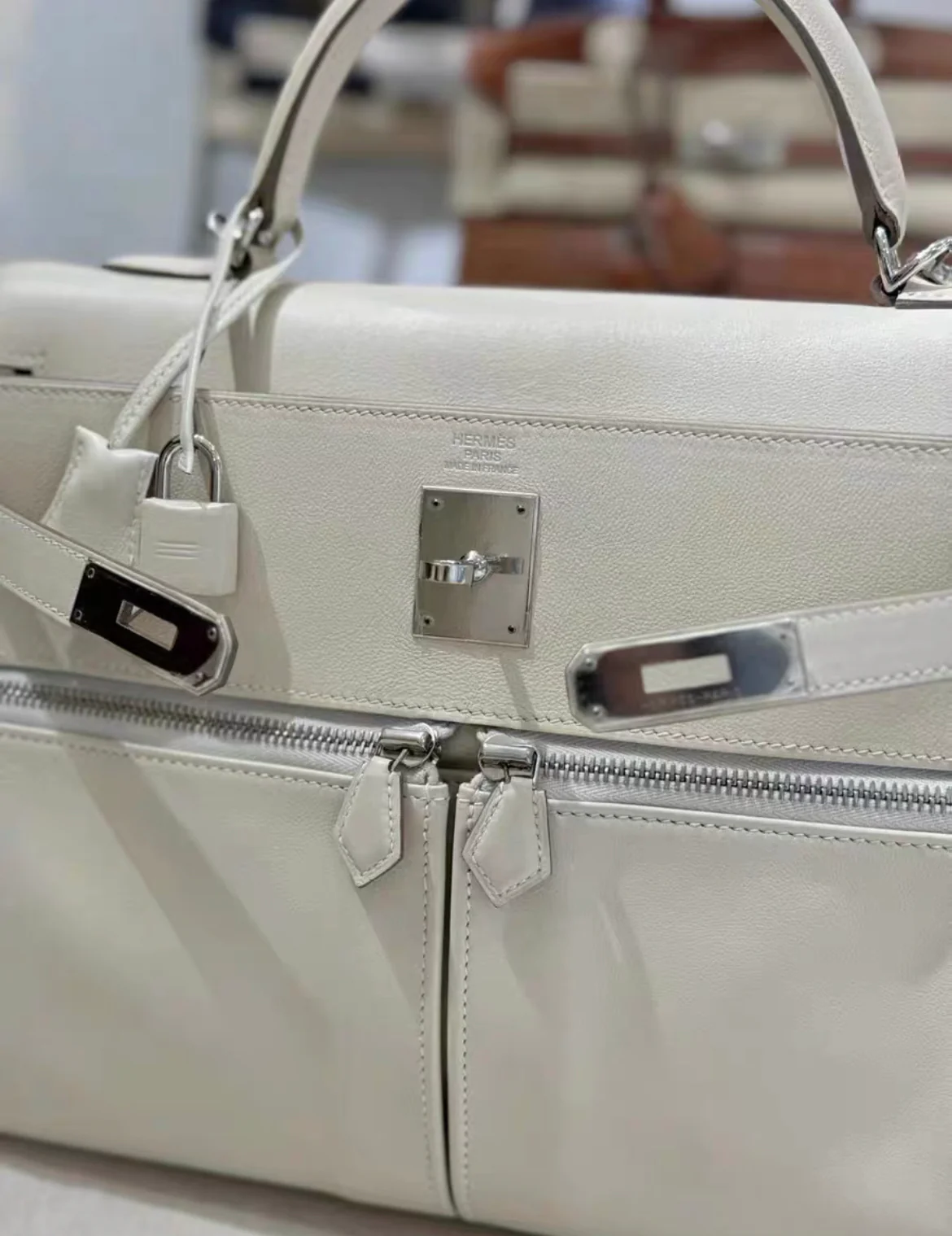 Hermes Kelly Lakis 32 Bag White Swift Leather Palladium Hardware - Image 3