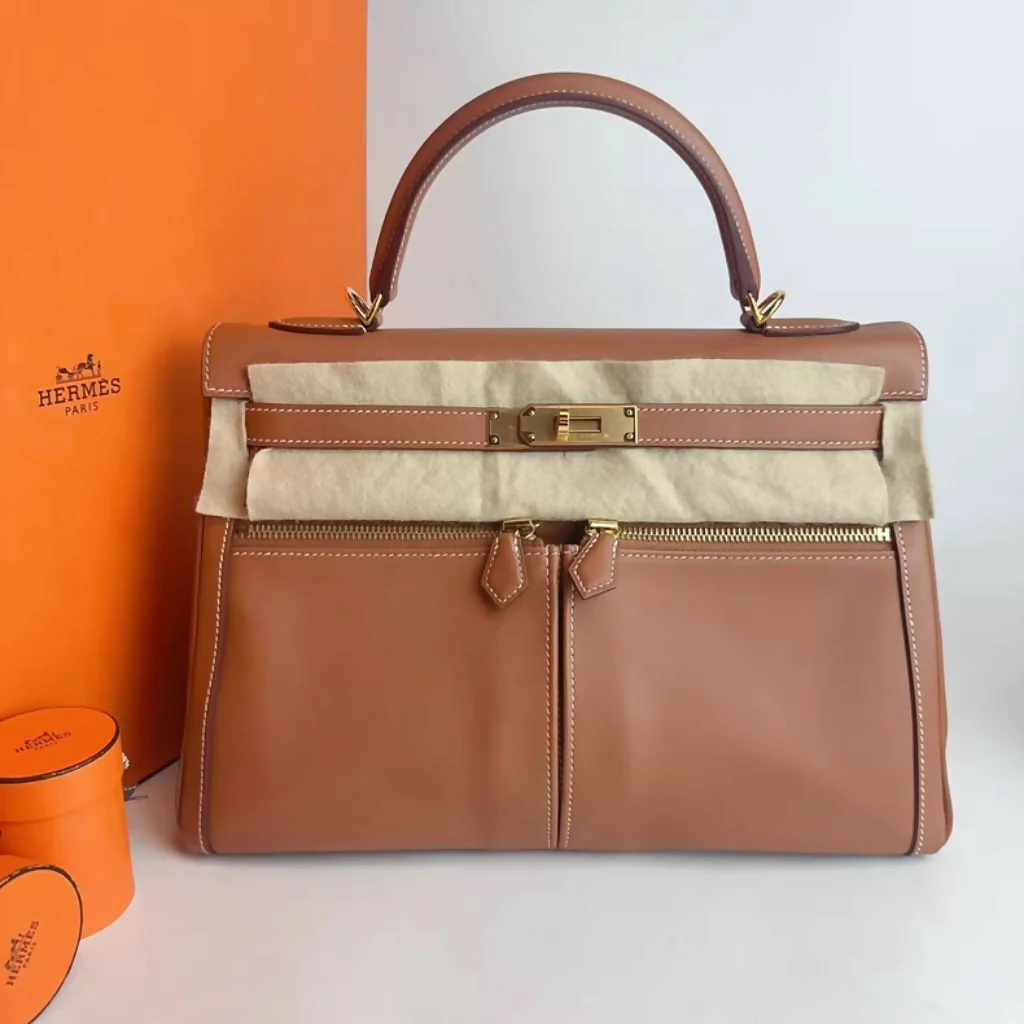 Hermès Kelly Lakis 32 Gold Swift Leather with Gold Hardware - Image 3
