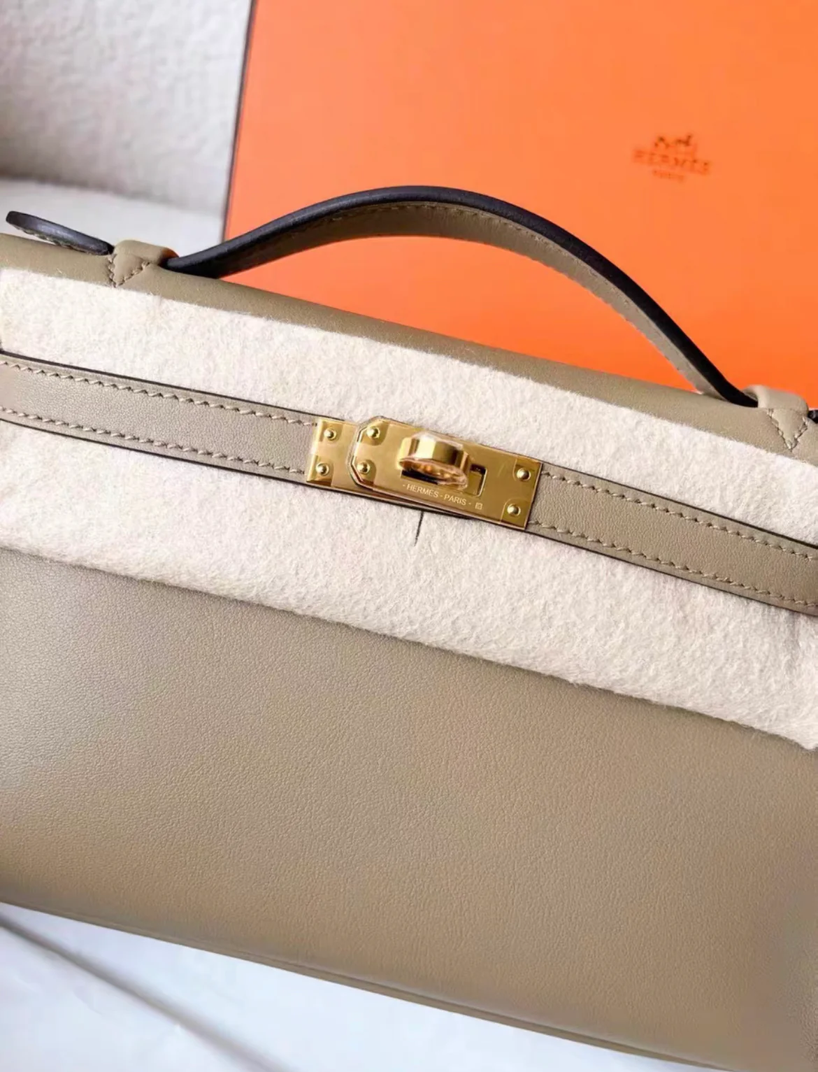 Hermès Kelly Pochette Beige Marfa Swift Gold Hardware - Image 2