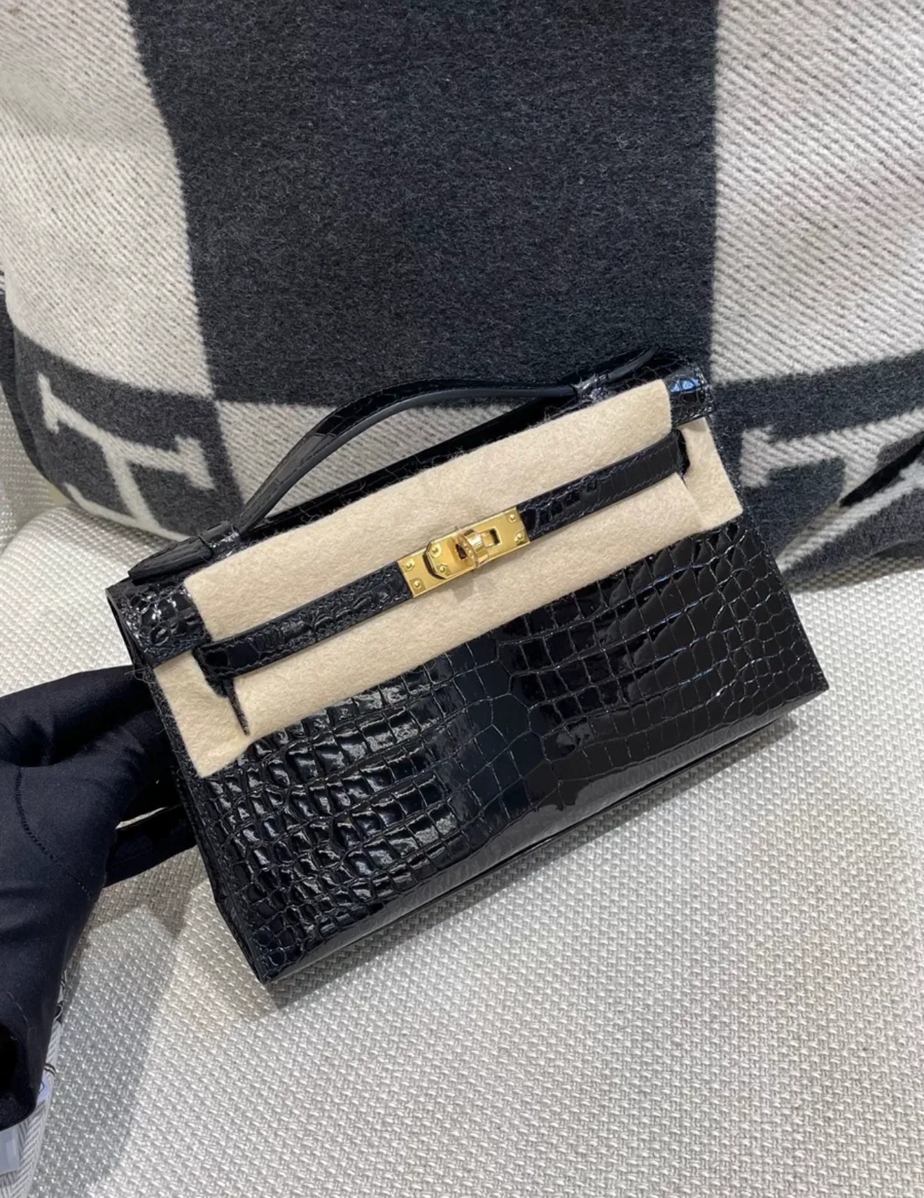 Hermes Kelly Pochette Black Shiny Alligator Gold Hardware