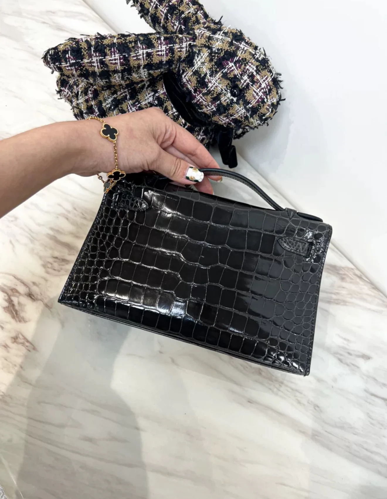 Hermès Kelly Pochette Black Shiny Alligator Gold Hardware - Image 6