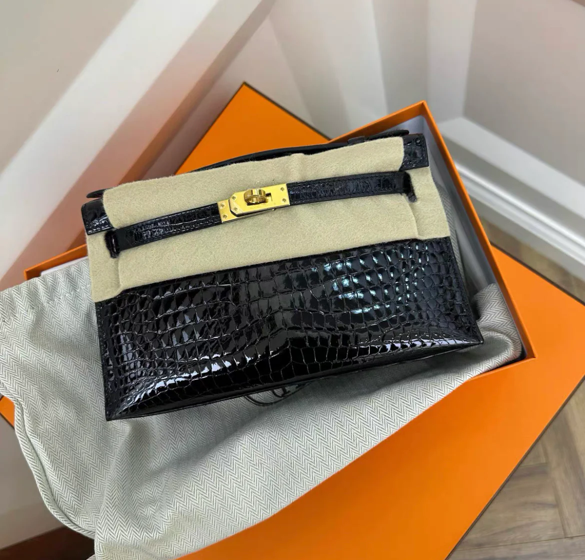 Hermès Kelly Pochette Black Shiny Porosus Crocodile Gold Hardware - Image 2