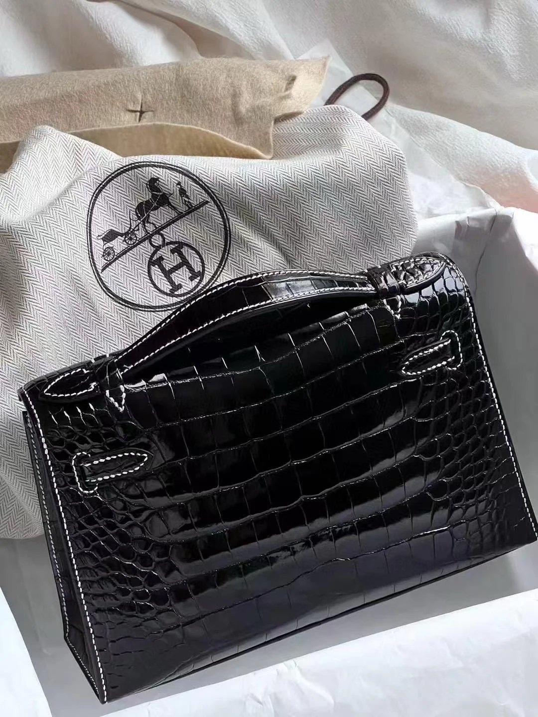 Hermès Kelly Pochette Black Shiny Porosus Crocodile Palladium Hardware - Image 2