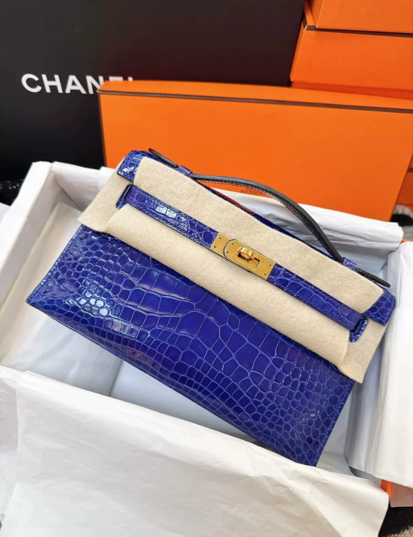 Hermes Kelly Pochette Blue electric　Alligator crocodile Leather Gold Hardware - Image 3