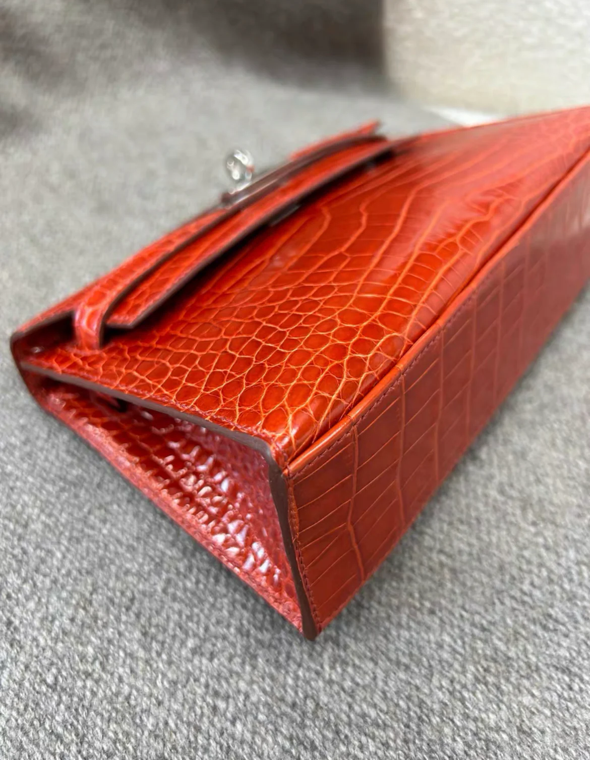 Hermès Kelly Pochette Braise Red Shiny Alligator Palladium Hardware - Image 4