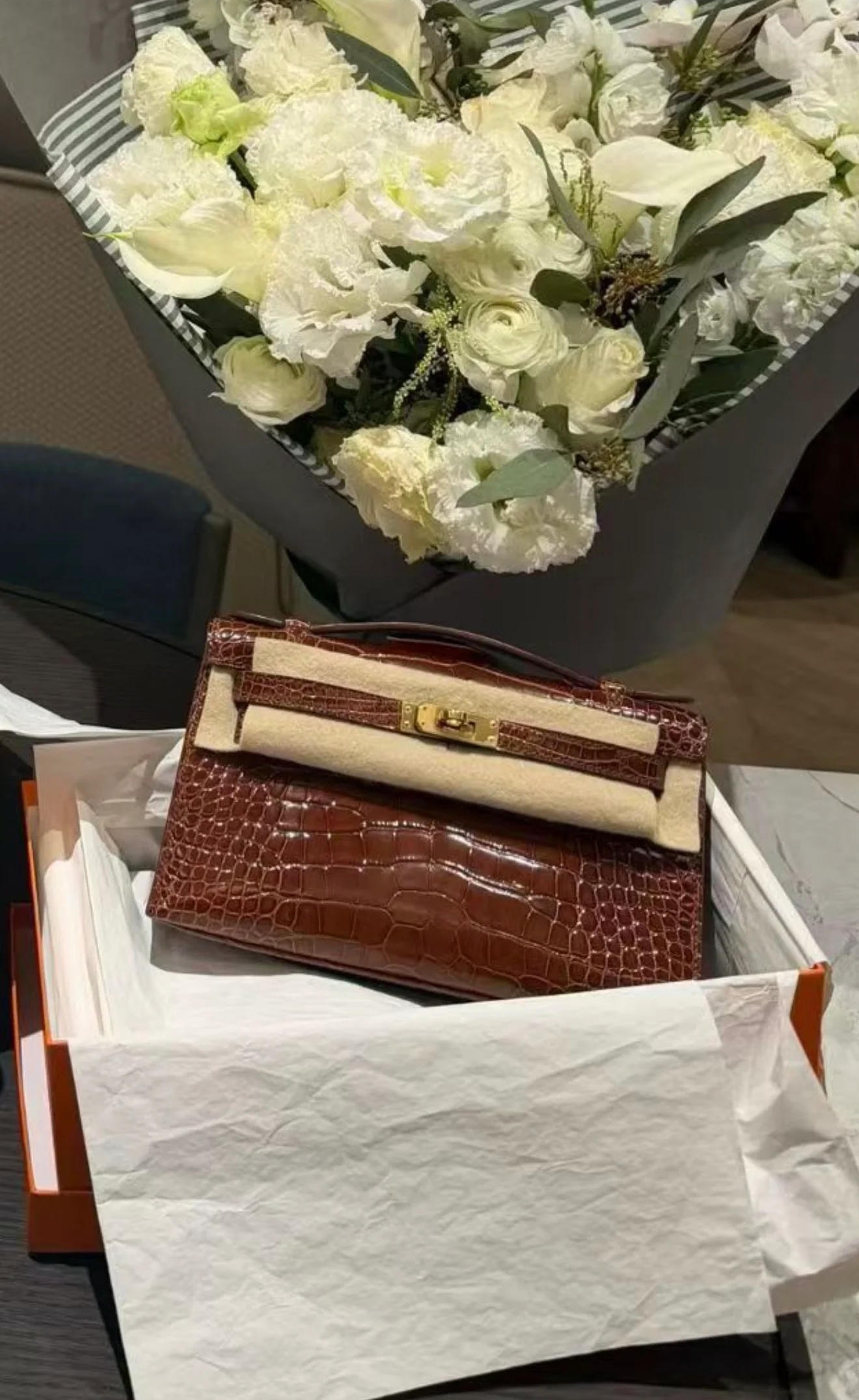 Hermes Kelly pochette caramel shiny crocodile leather gold hardware