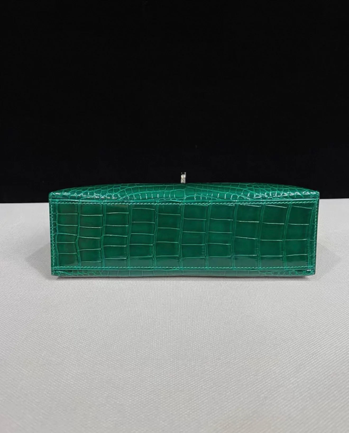 Hermes Kelly Pochette Green Emerald Shiny Crocodile Leather Palladium Hardware - Image 4