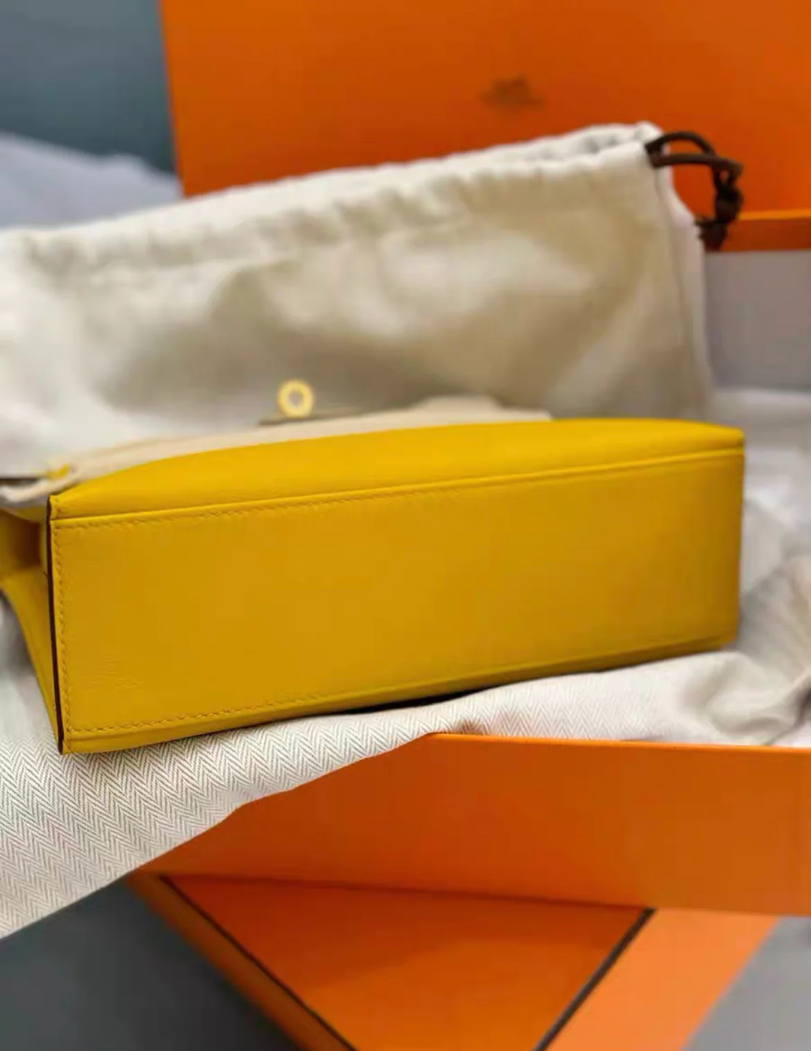 Hermes Kelly Pochette Jaune Ambre Swift Gold Hardware - Image 4
