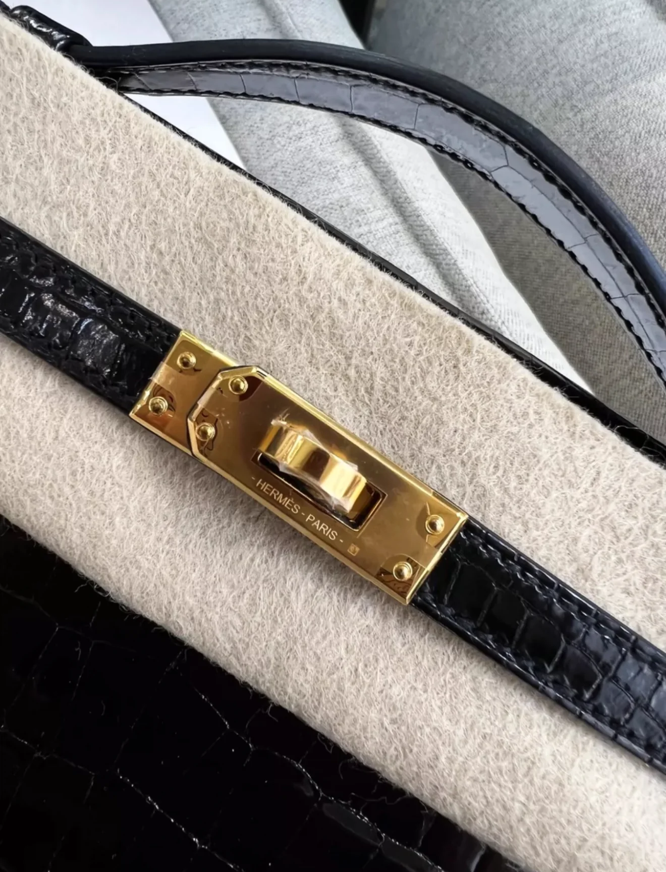 Hermes Kelly Pochette Noir Black Shiny Crocodile Gold Hardware - Image 2
