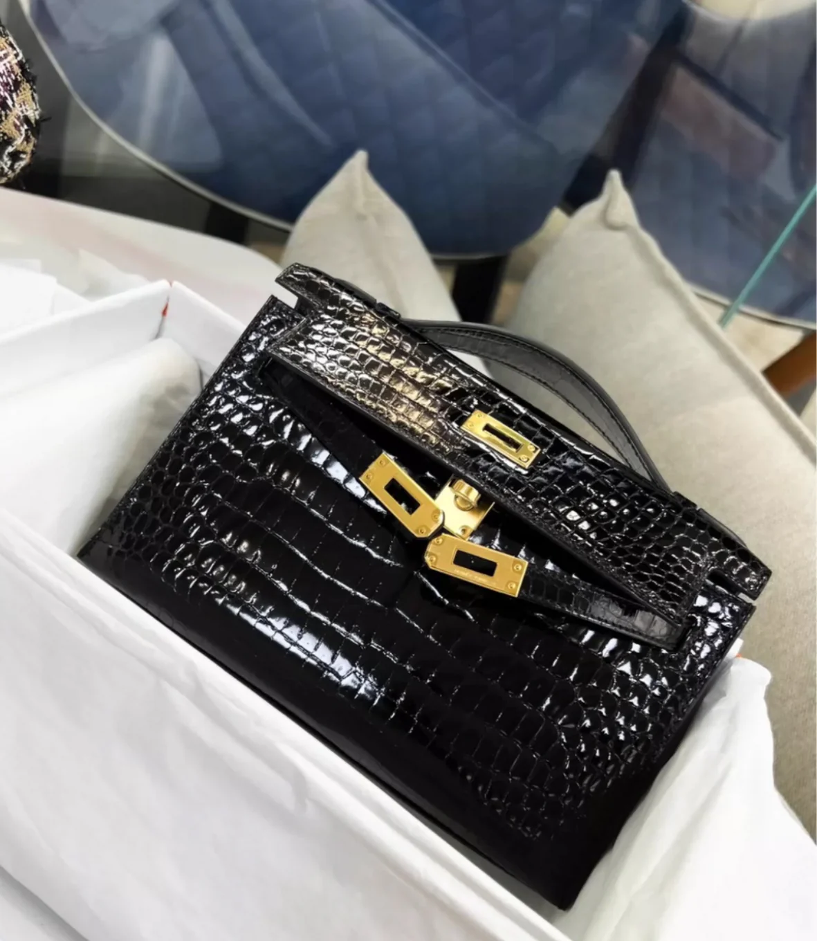 Hermes Kelly Pochette Noir Black Shiny Crocodile Gold Hardware - Image 3