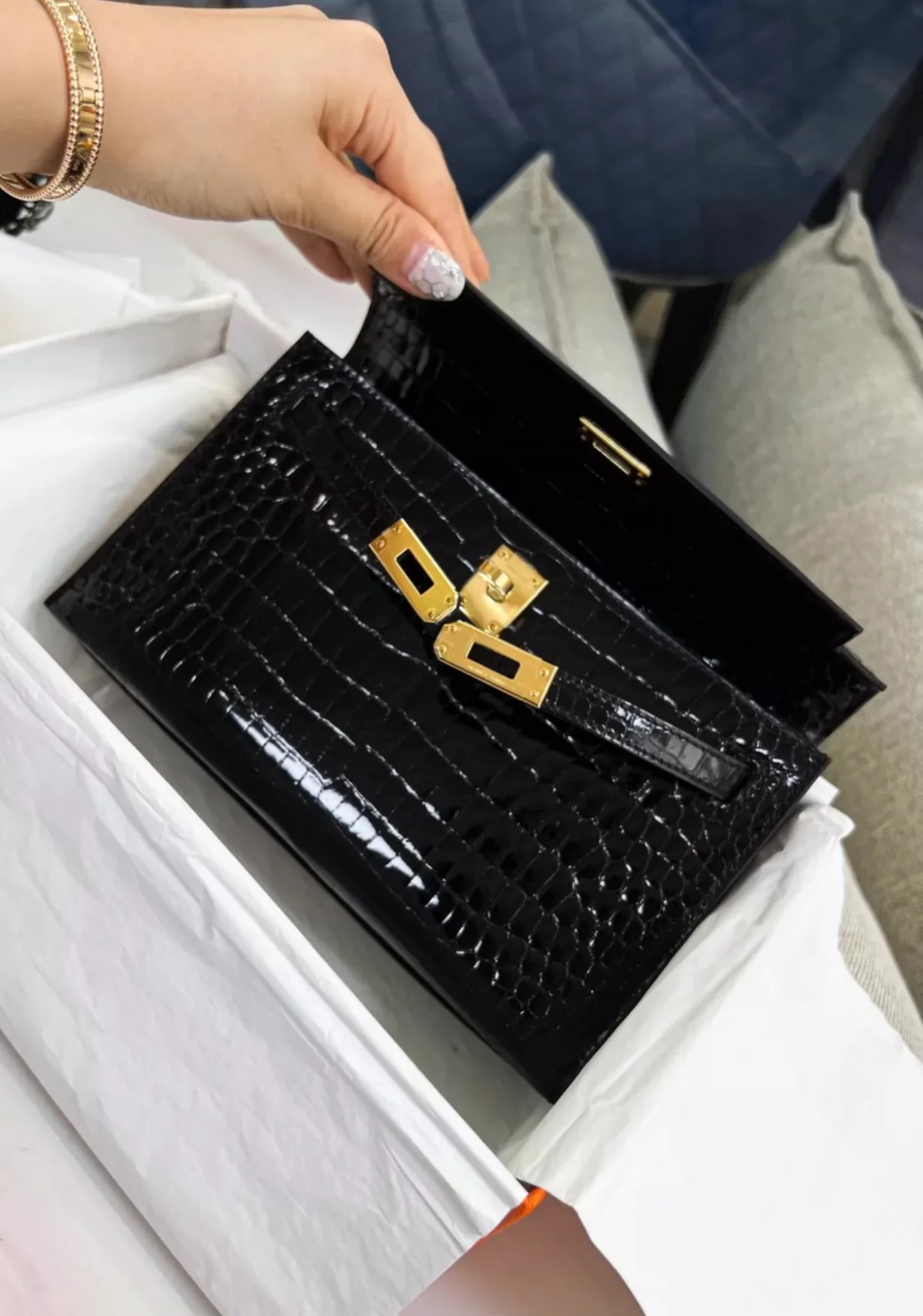 Hermes Kelly Pochette Noir Black Shiny Crocodile Gold Hardware - Image 5