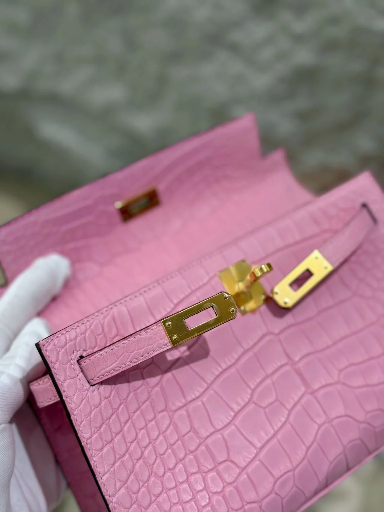 Hermès Kelly Pochette Pink Bubblegum 5P Matte Crocodile Leather Gold Hardware - Image 12